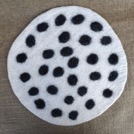 Handmade felt - spotted mat - large round - white/black
