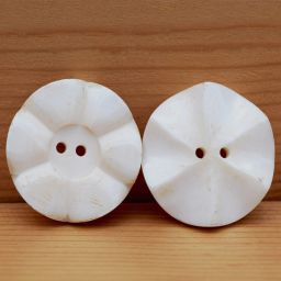 Round wavy flower - hand carved - button