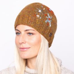Hand embroidered beanie - heather gold