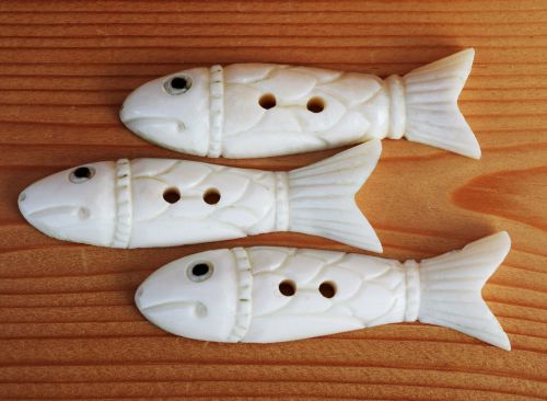 Hand carved - large fish - button