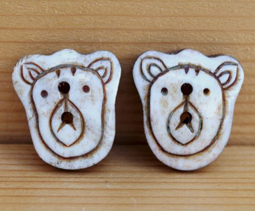 Bear face - hand carved - button