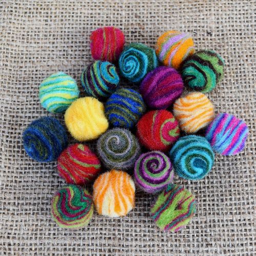 Hand rolled - pure wool - felt balls - assorted striped: 5