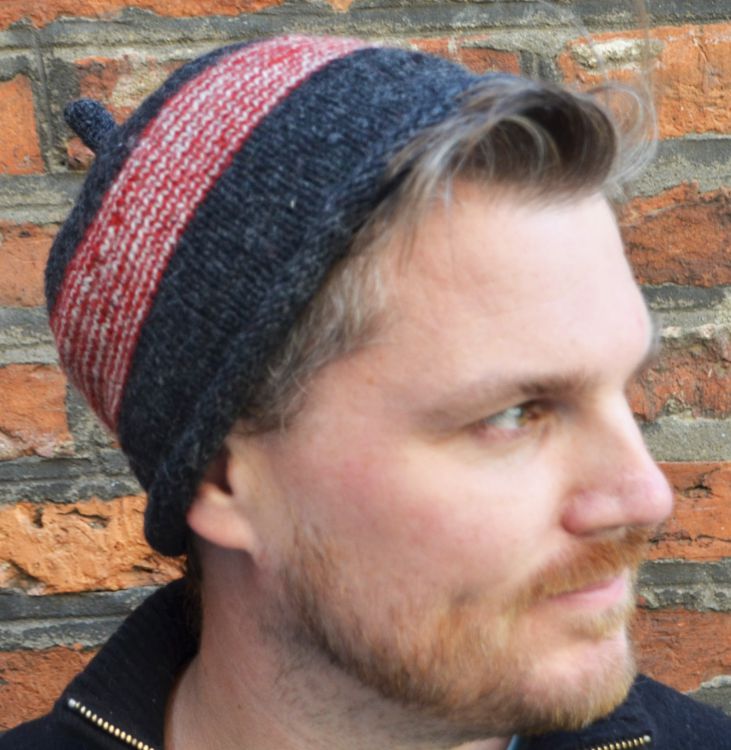 Half fleece lined - pure wool - pippet beanie - Charcoal/Red
