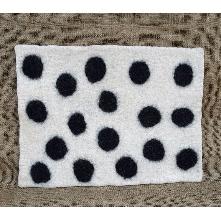 Handmade felt - spotted mat - rectangle - white/black