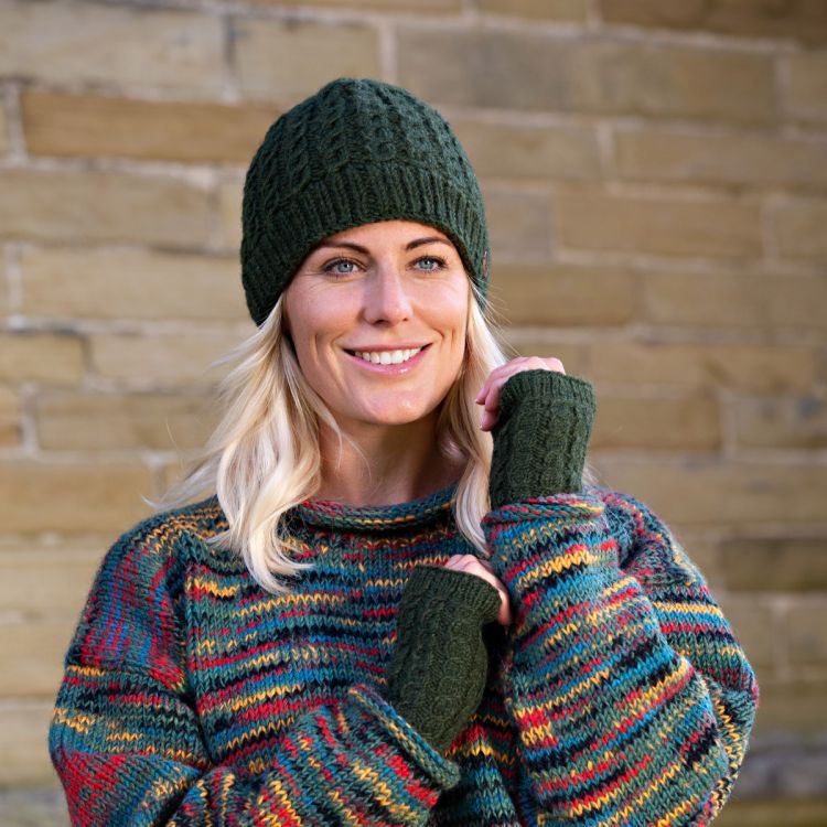 Pure wool - cool cable beanie - dark green